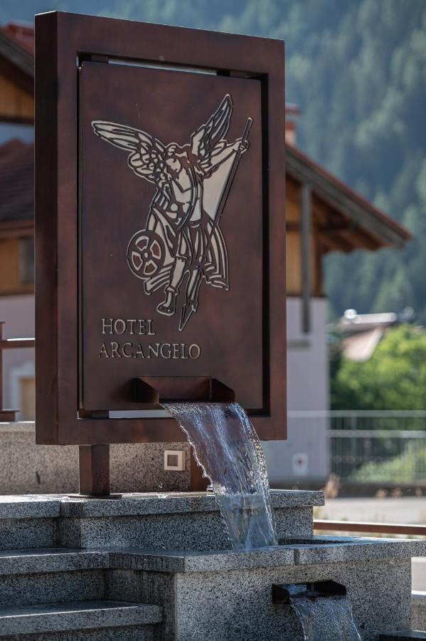Hotel Arcangelo Pellizzano Exterior foto